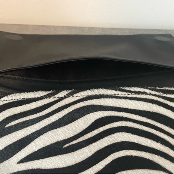100% Genuine Leather Zebra Print Clutch/Crossbody Bag - Picture 5 of 6